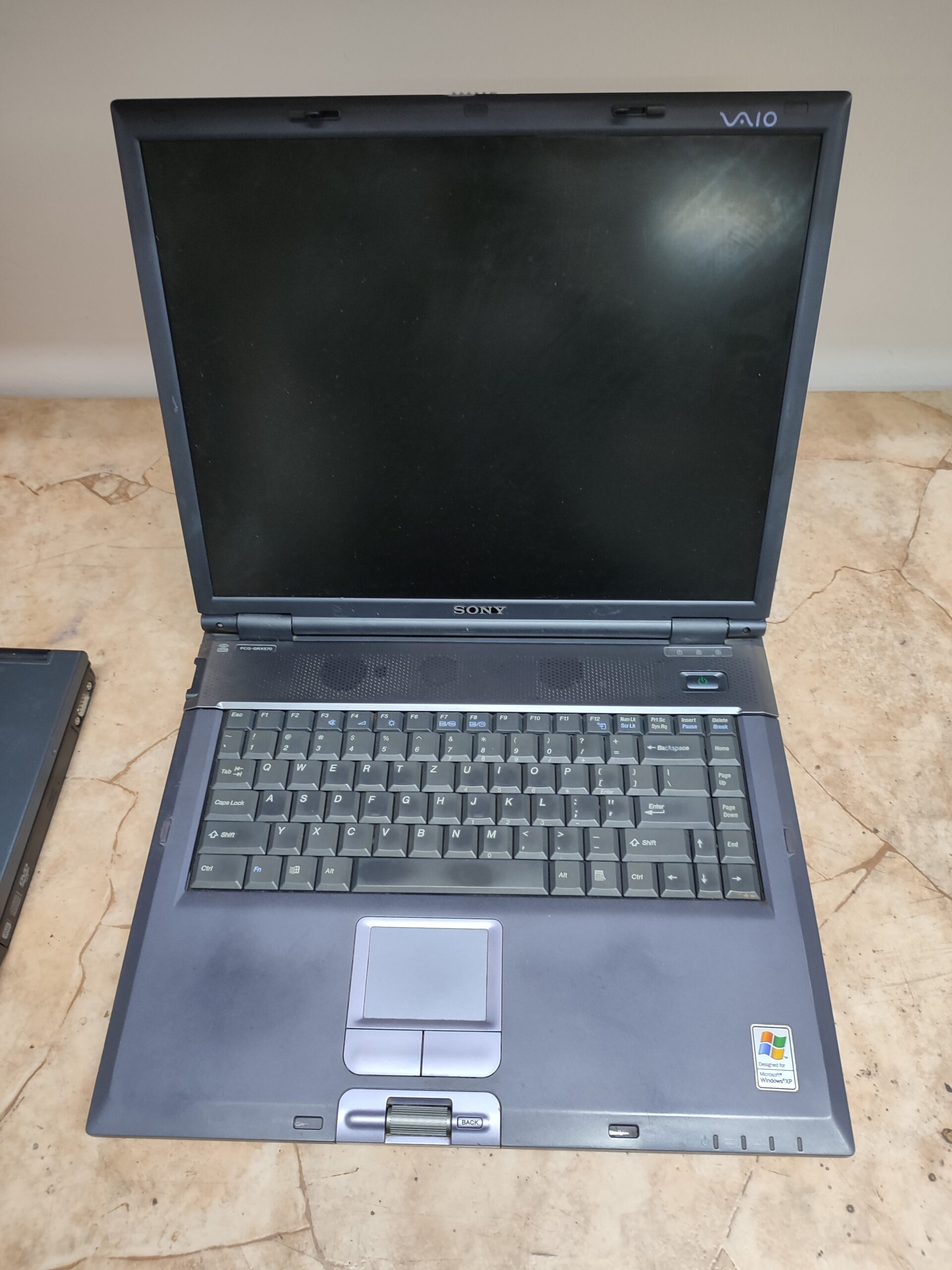 3 laptopa + 2 panela za 30EUR