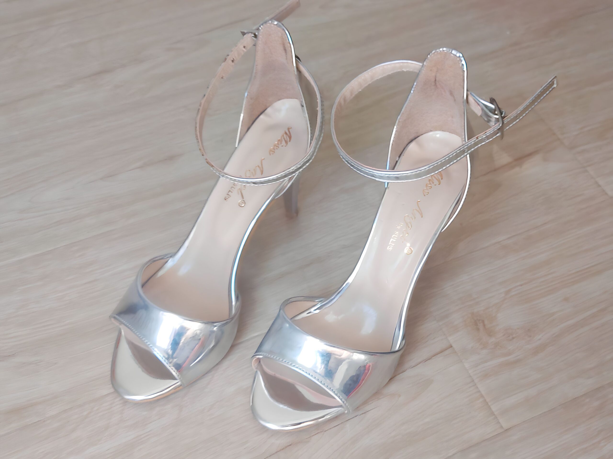 Srebrne sandale broj 37