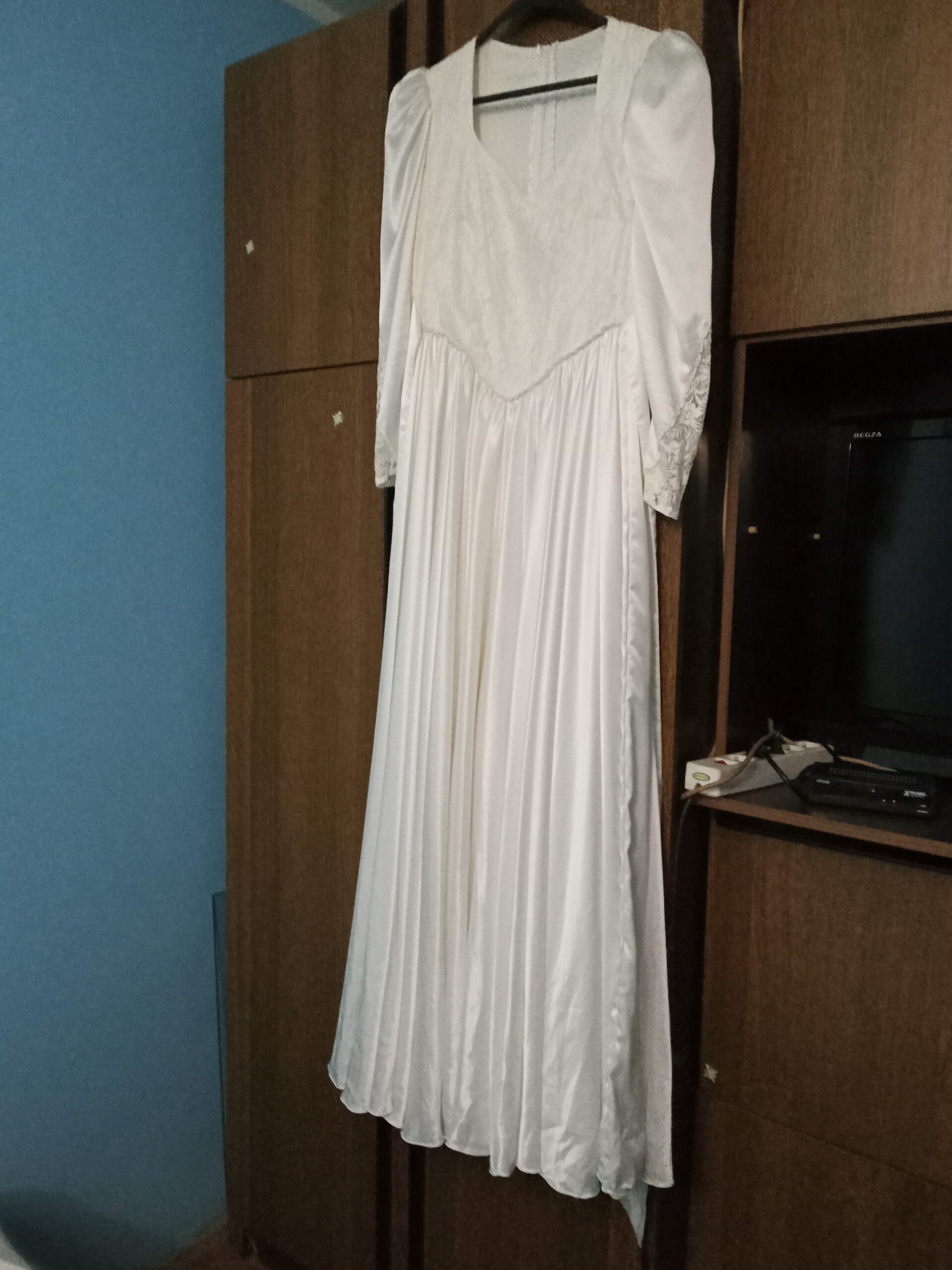 PRODAJEM VENČANICU POVOLJNO