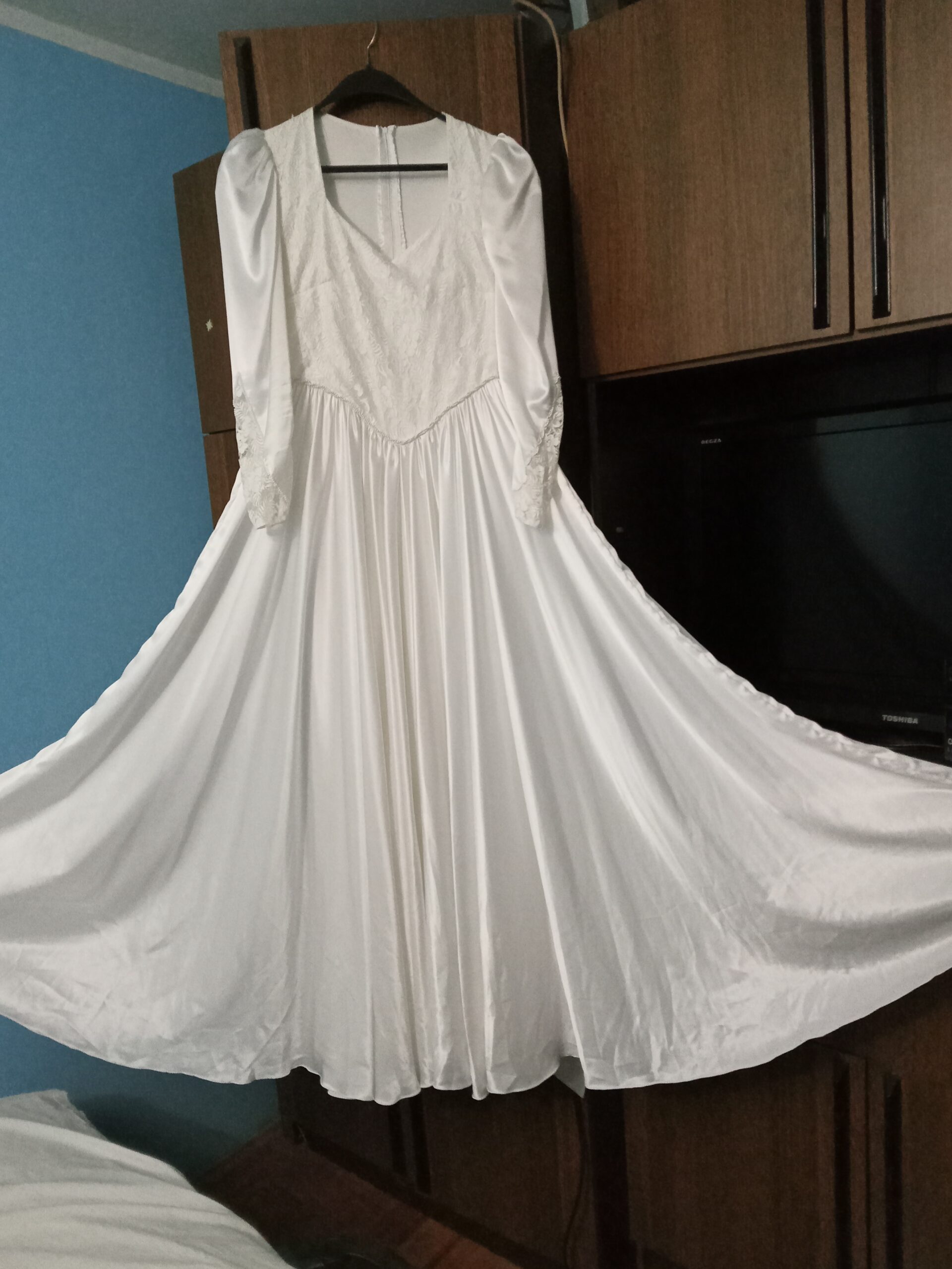 PRODAJEM VENČANICU POVOLJNO