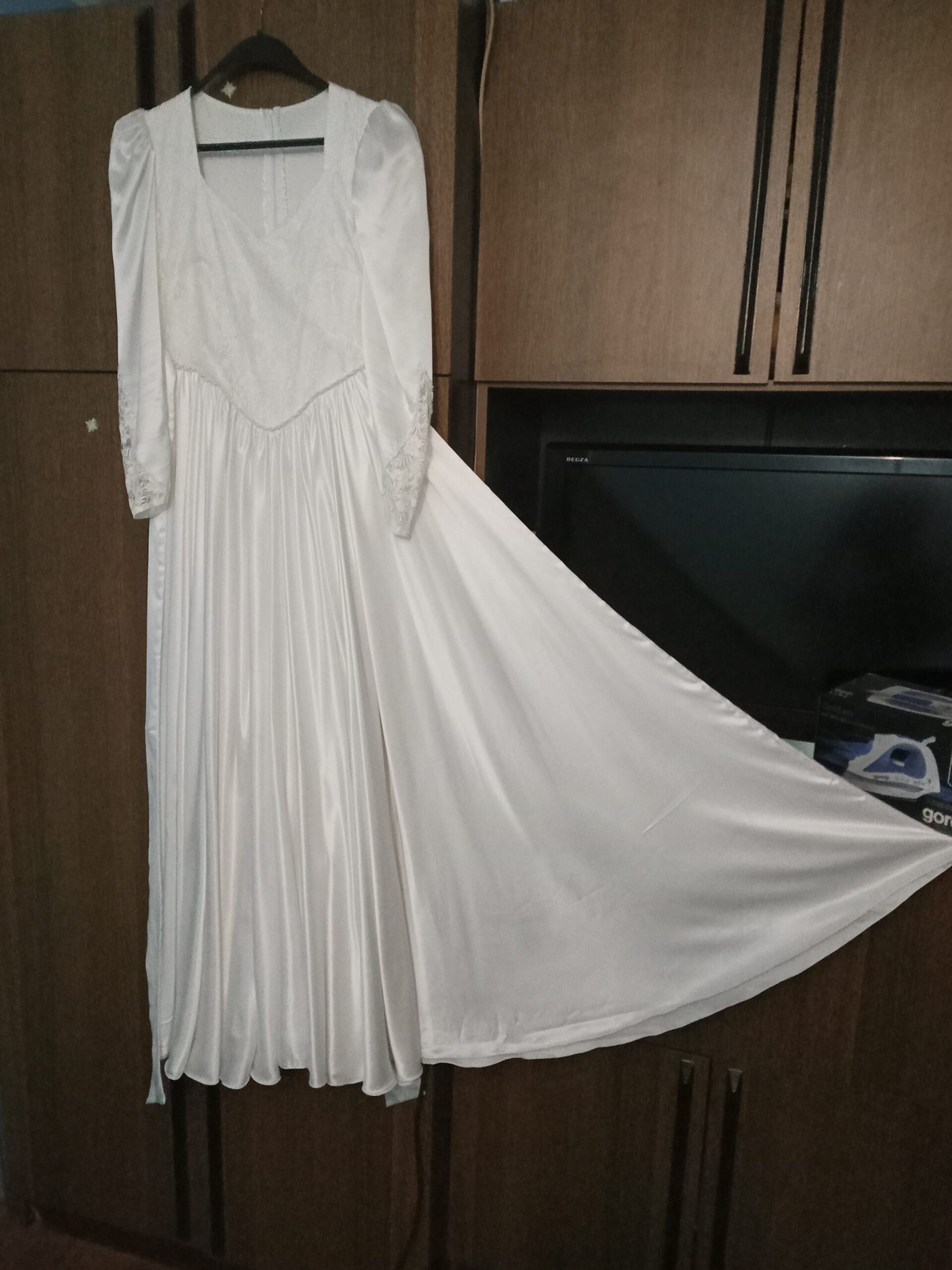 PRODAJEM VENČANICU POVOLJNO