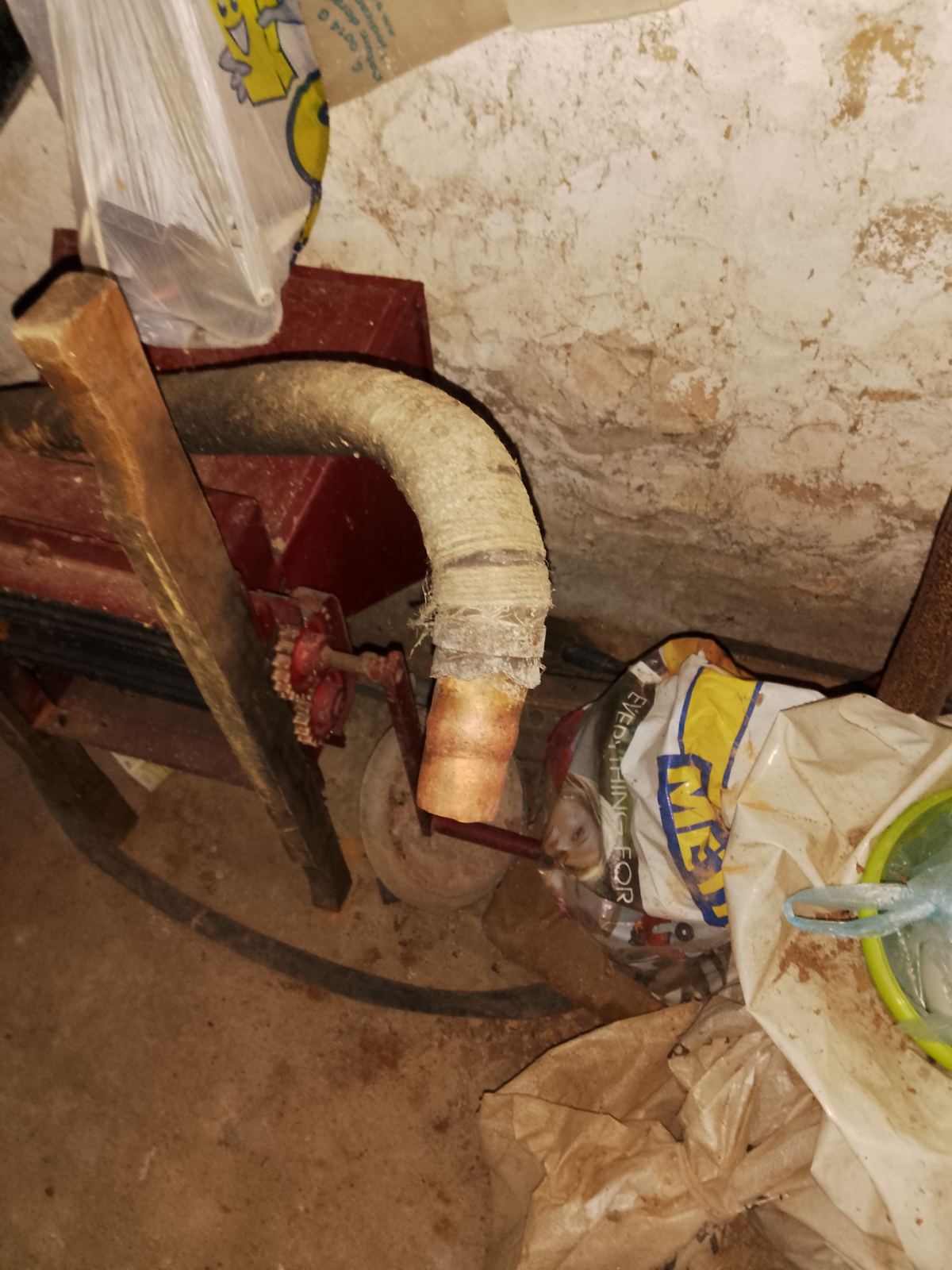 Prodajem kazan za rakiju u odlicnom stanju