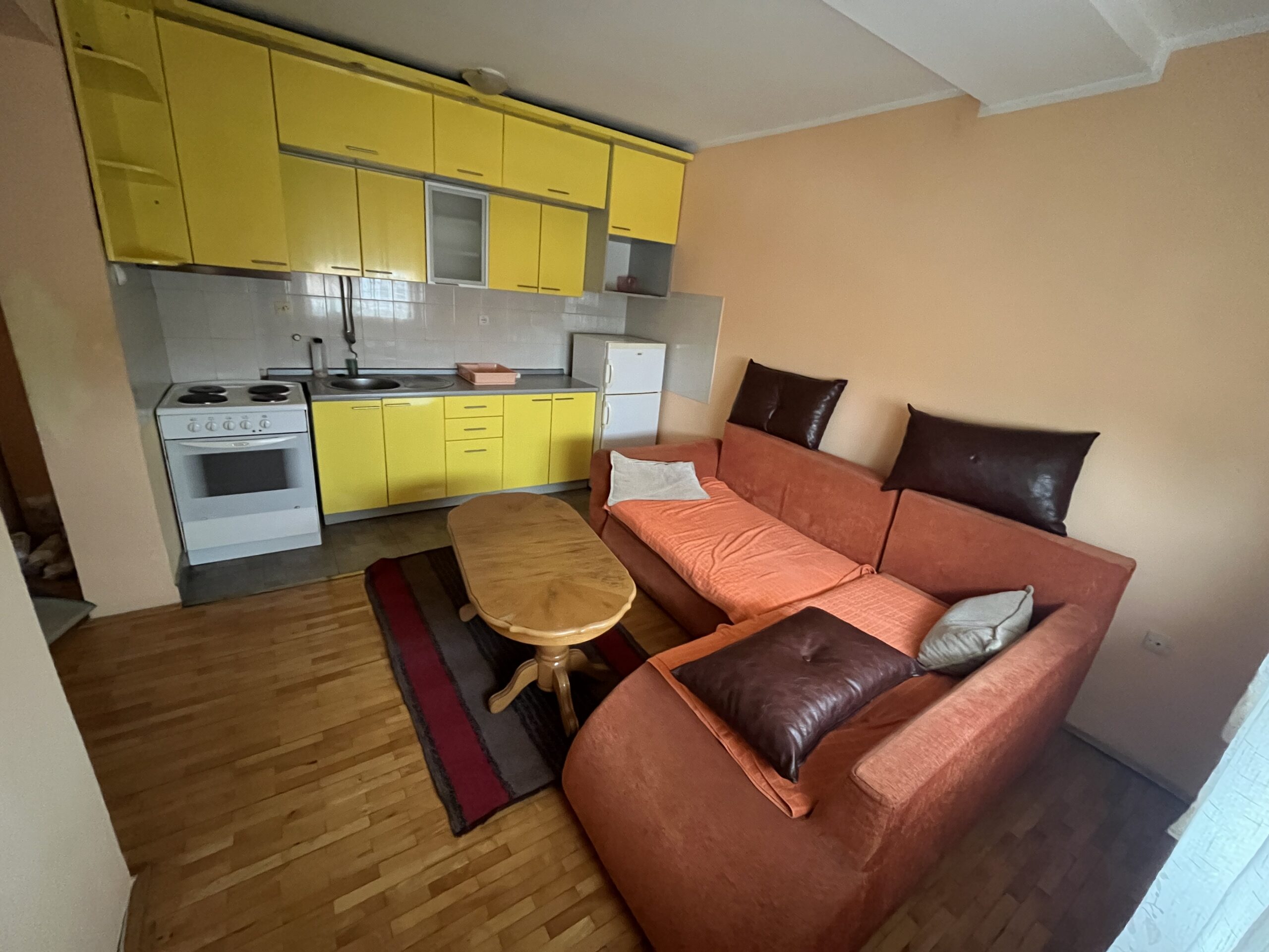 Izdajem stan u centar Pirota, povrsine 42m2