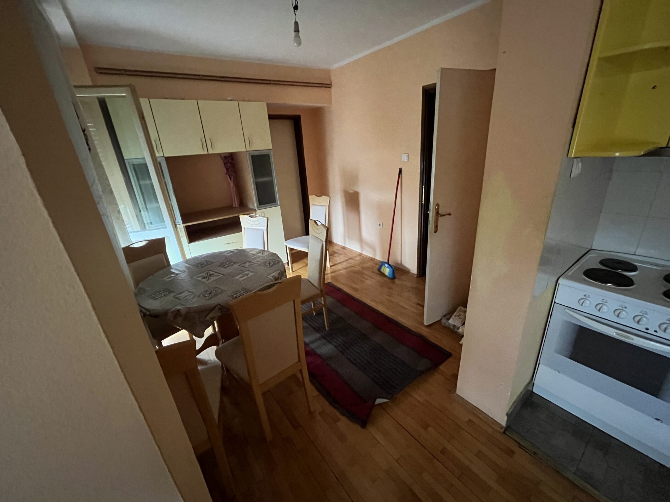 Izdajem stan u centar Pirota, povrsine 42m2