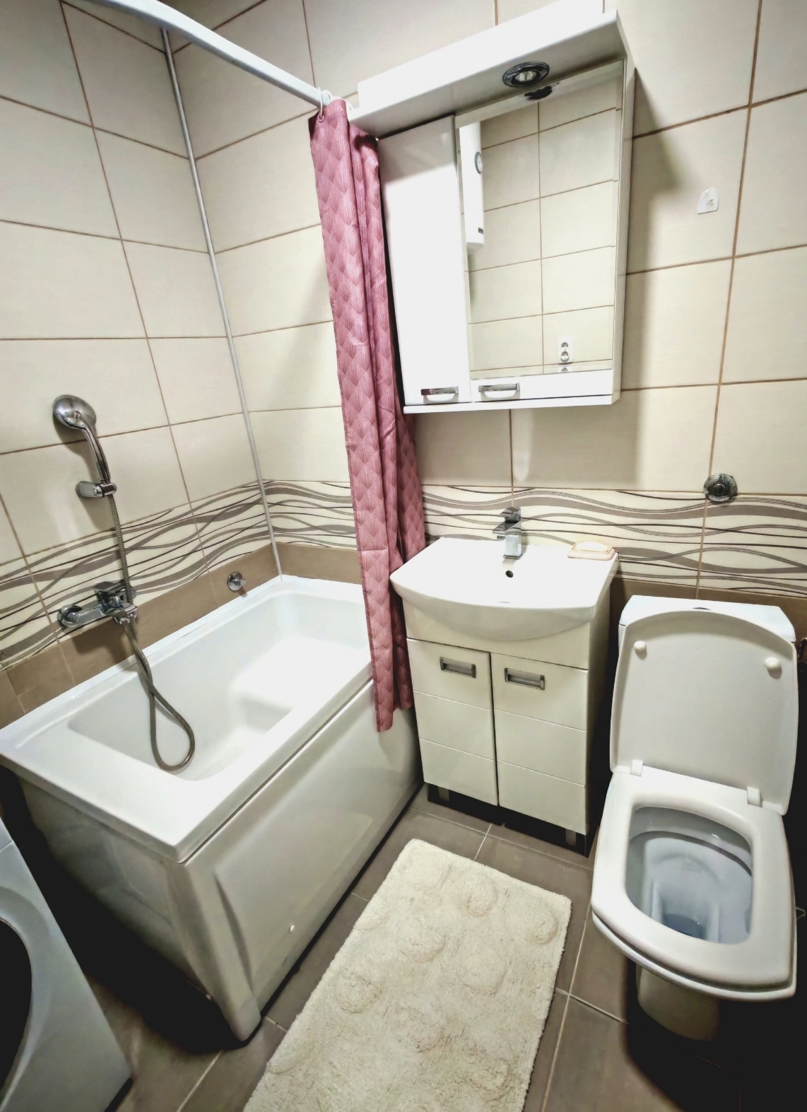 Stan u centru Pirota, terasa, parking mesto!