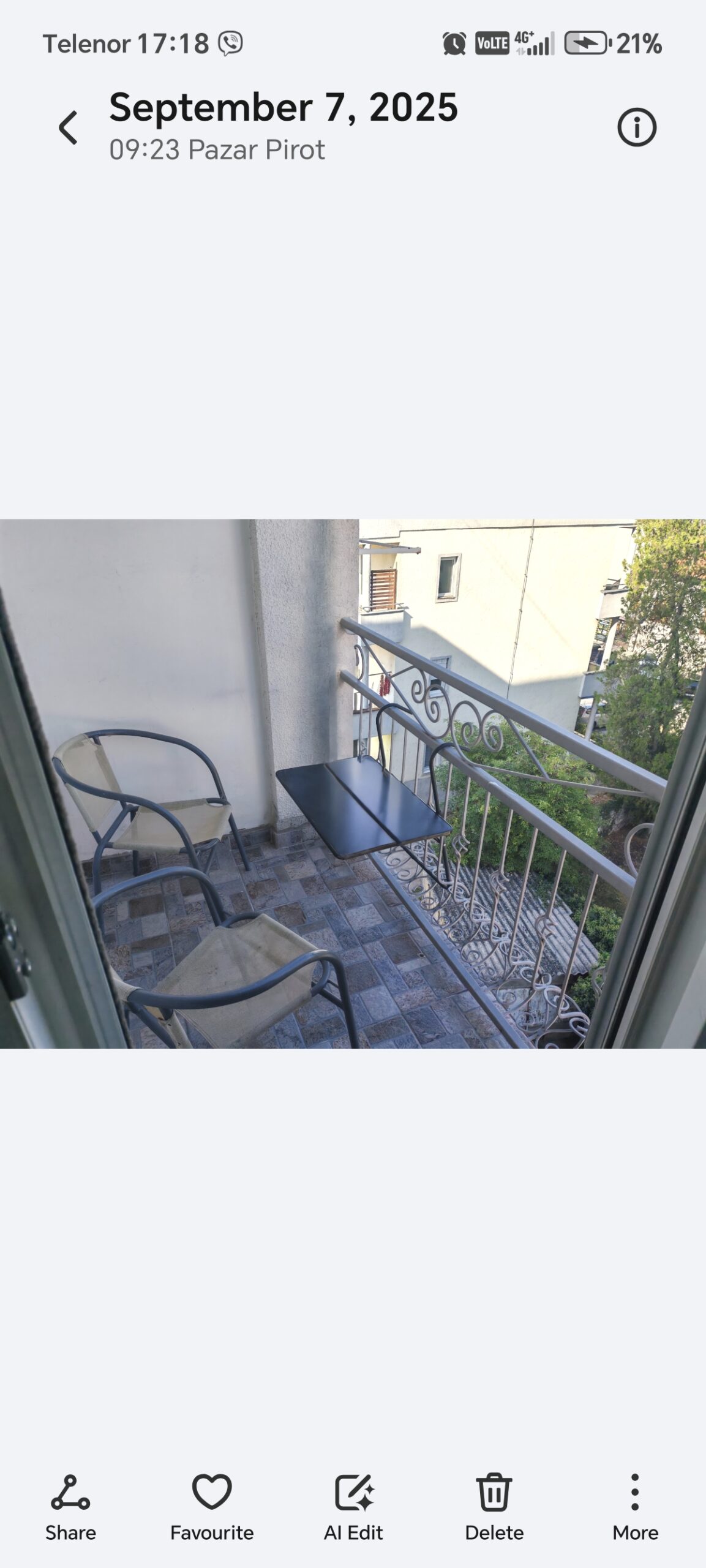 Stan u centru Pirota, terasa, parking mesto!