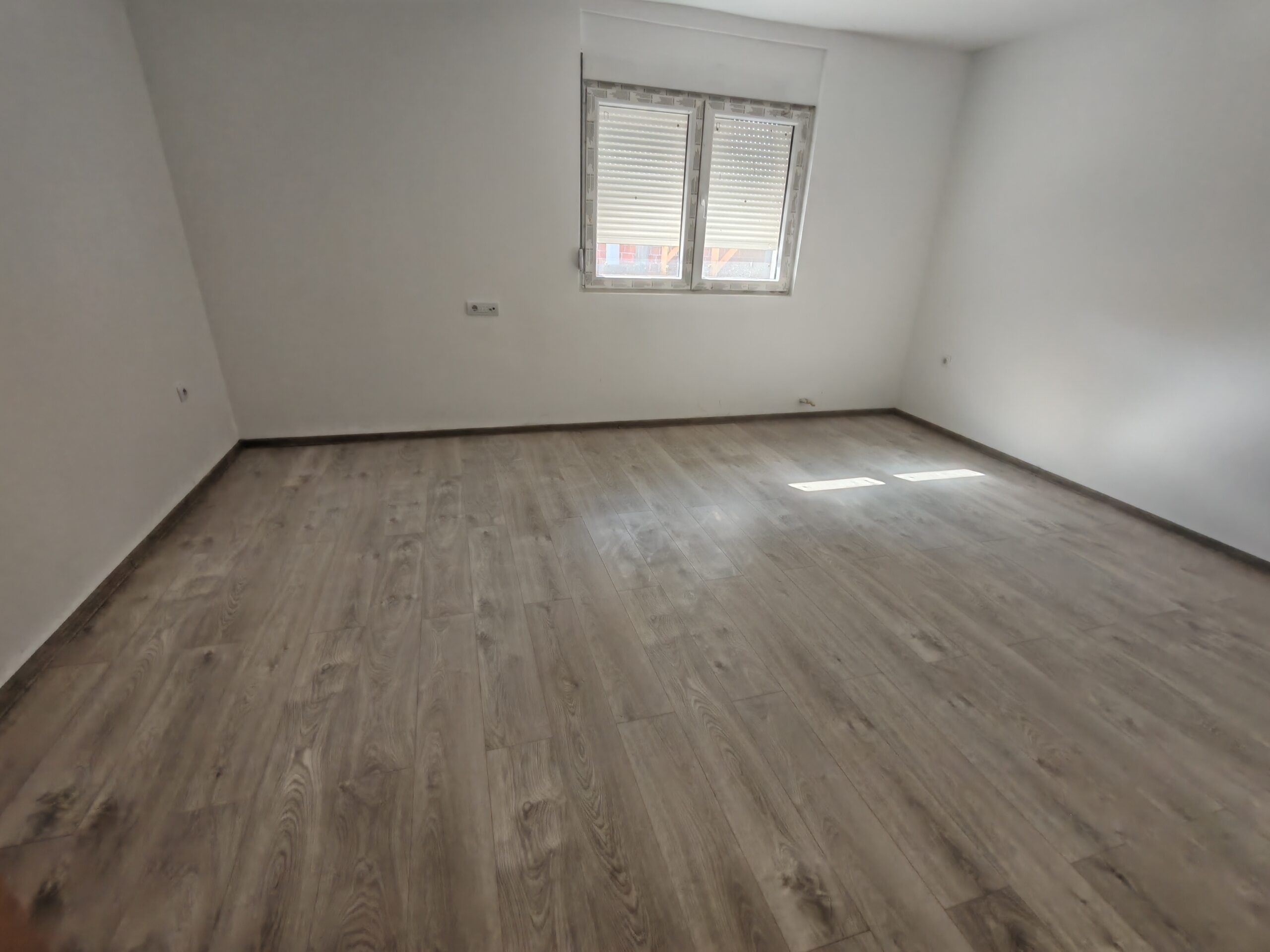 Trosoban stan u Čalije može kredit ili subvencija