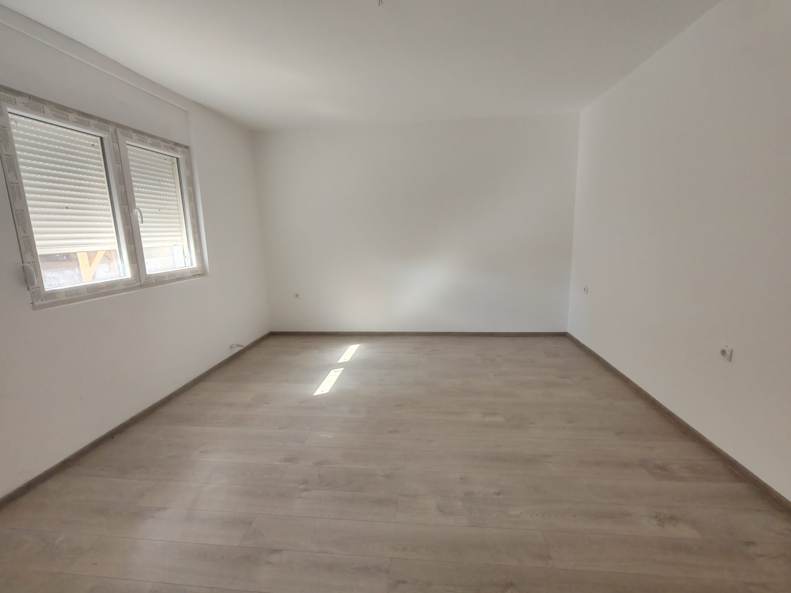 Trosoban stan u Čalije može kredit ili subvencija