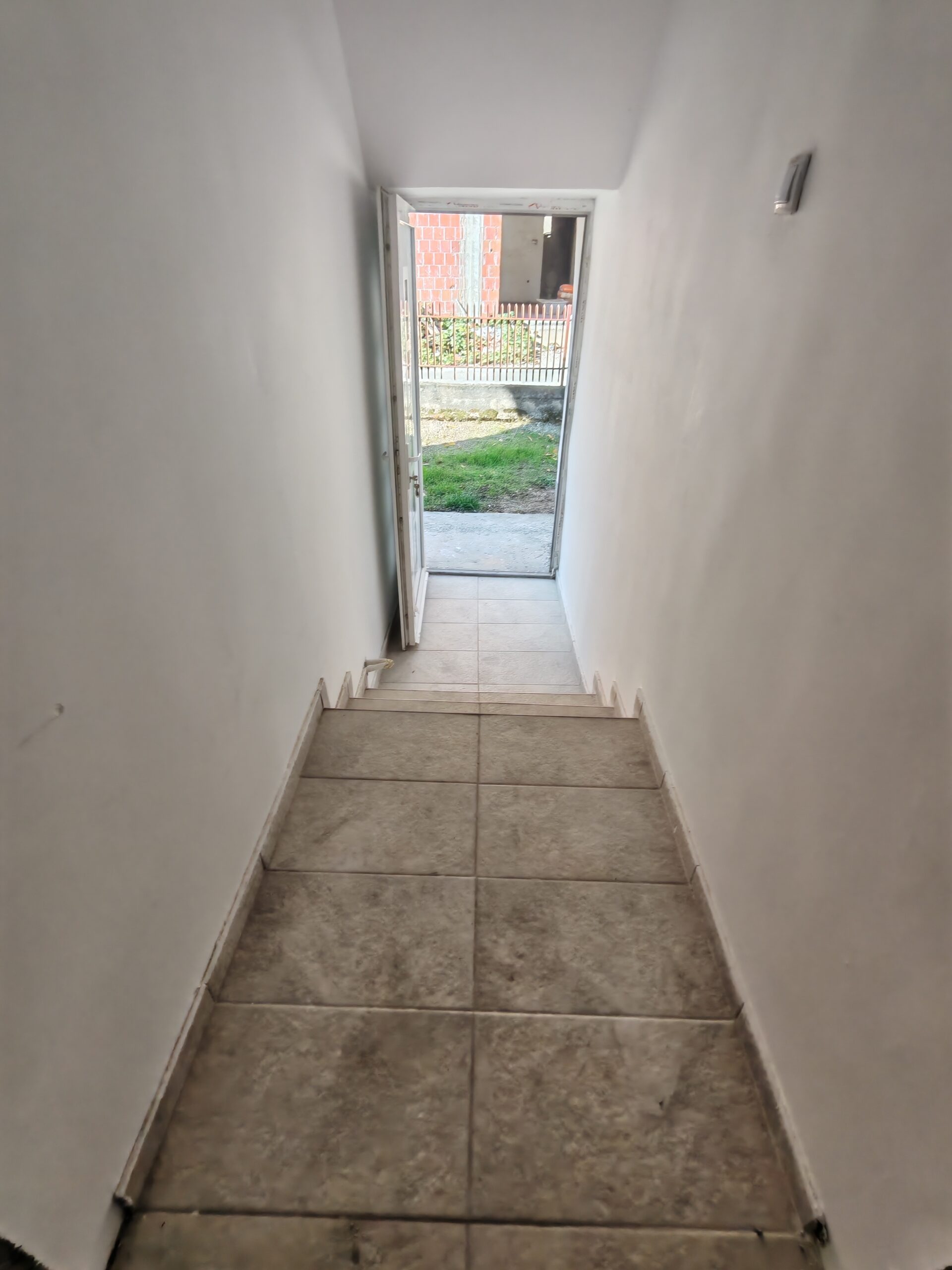 Trosoban stan u Čalije može kredit ili subvencija